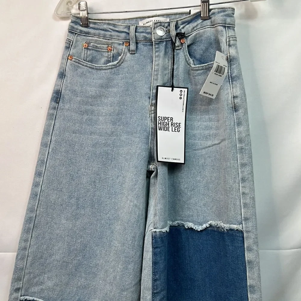 Almost Famous Super High rise wide leg light wash jeans size 0 NWT - Picture 2 of 13